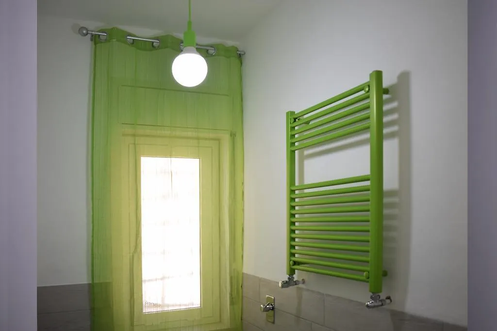 Daire Shower Shows Marsala