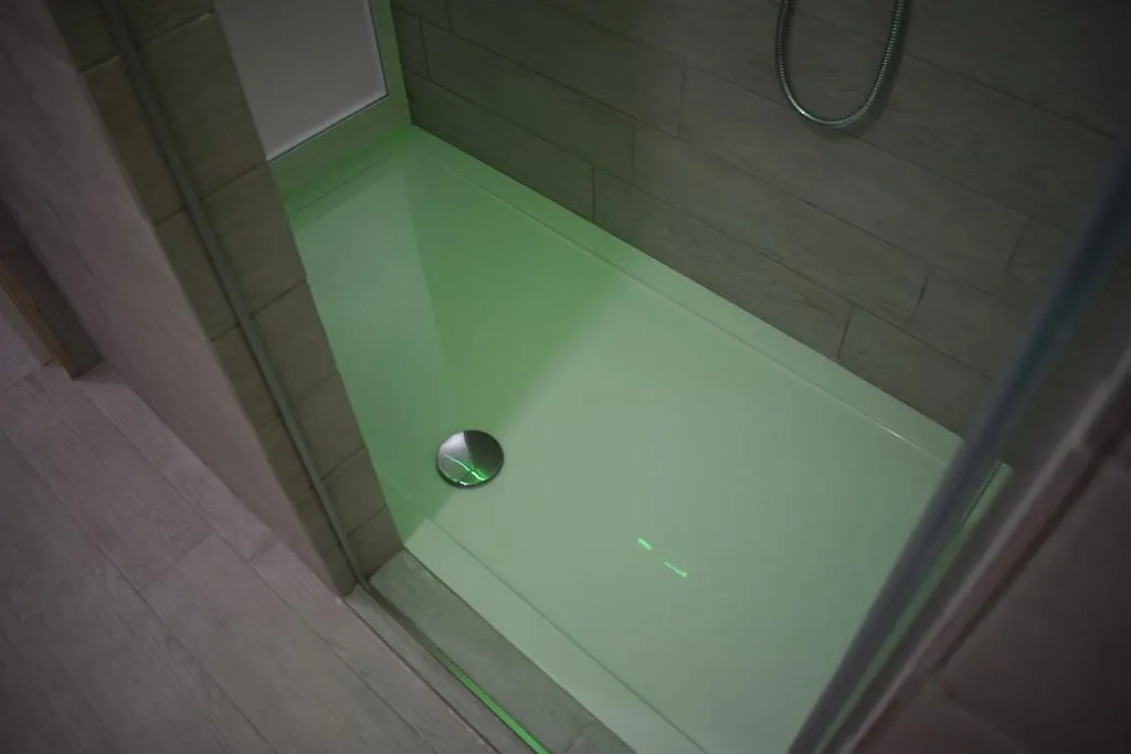 Apartment Shower Shows Marsala