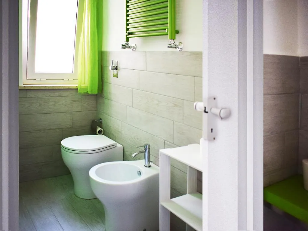 Shower Shows Marsala Apartment
