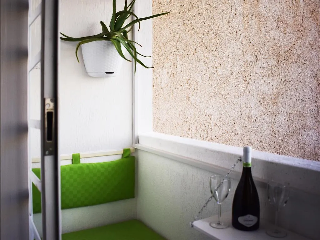 Shower Shows Marsala